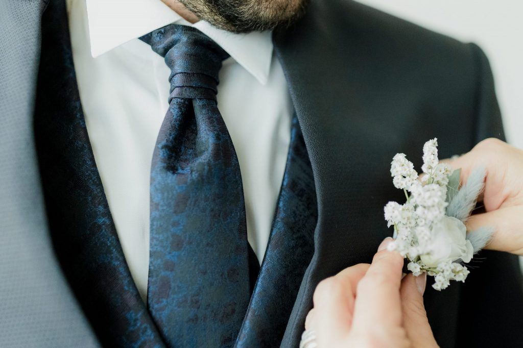 Ansofi Set Da Sposa: Corpetto Da Polso E Fiore All'occhiello Blu Polvere Con Rose Finte E Bacche - Vintage